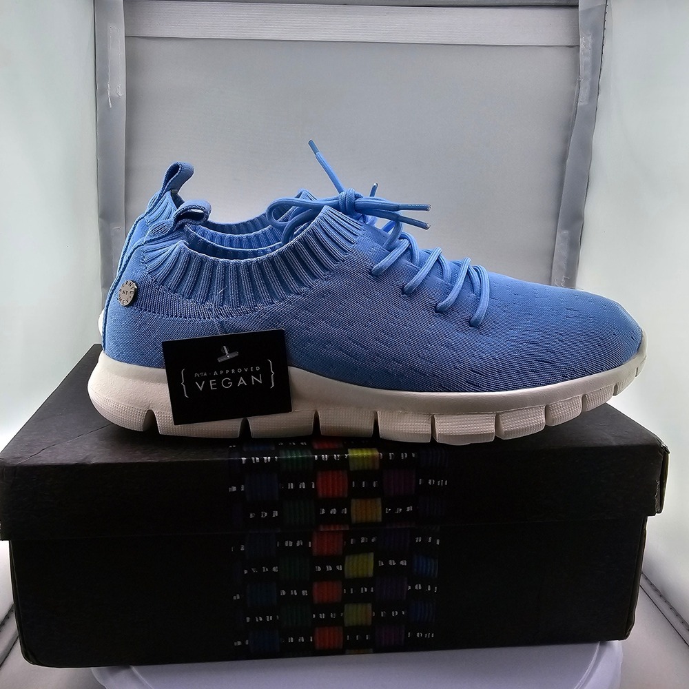 Bernie Mev Plush Blue Woven Knit Vegan Sneakers‎ Memory Foam Size 39 NEW
